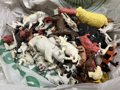 Bulk lot animal plastic figurines toys Most vintage Pretend Play Collect - Picture 3 of 8