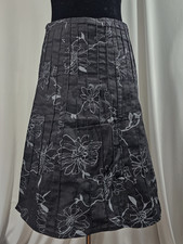 A-line short skirt, pleated skirt, black, w/o lining, floral pattern, size M