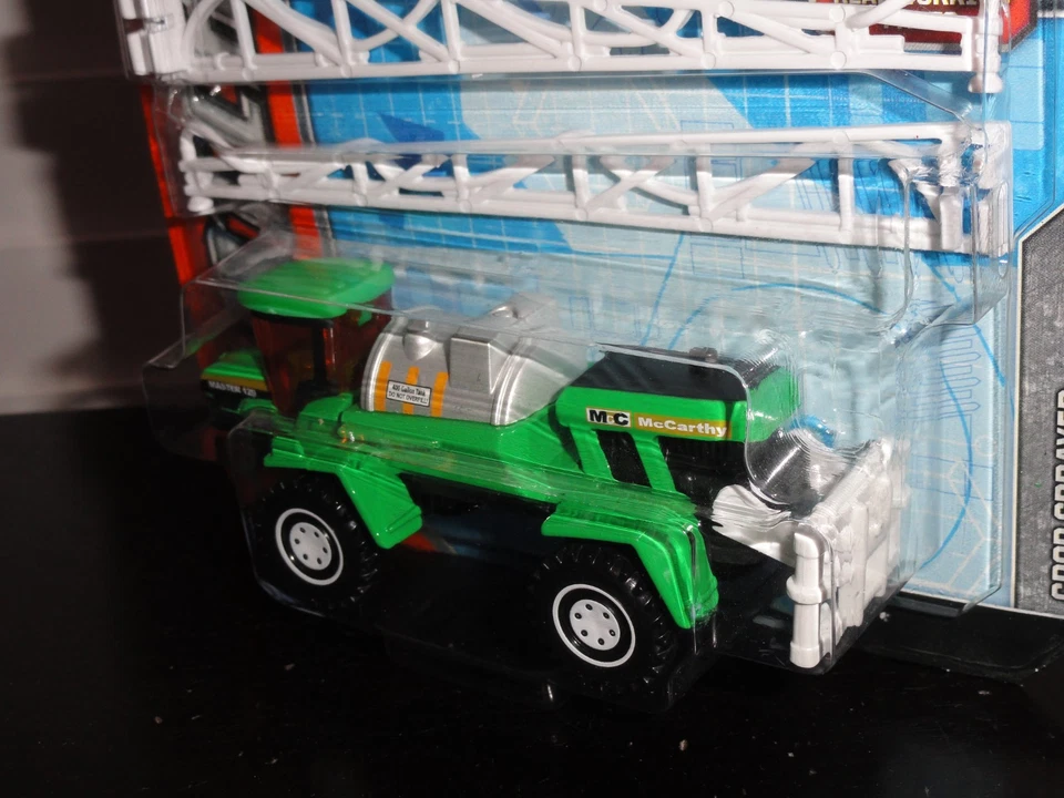 MATCHBOX 2011 REAL WORKING PARTS CROP SPRAYER DIECAST VEHICLE - Image 4 of 4