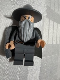 LEGO Gandalf The Grey Minifigure lor001 Lord Of The Rings LOTR Hobbit 9469 Cape