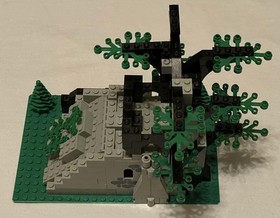 LEGO Castle: Camouflaged Outpost (6066) - Incomplete About 90% complete 