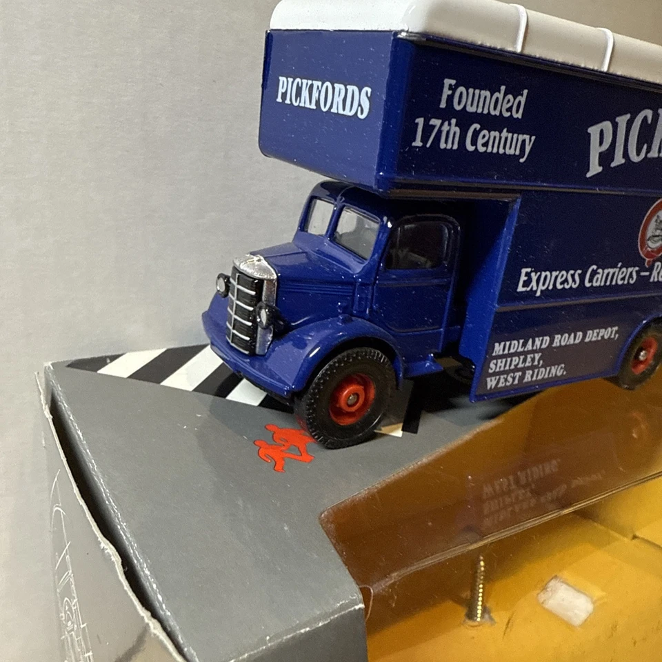 CORGI CLASSICS #97082 BEDFORD LUTON PANTECHNICON VAN - PICKFORDS - Image 4 of 4