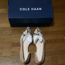 COLE HAAN Pumps