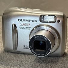 OLYMPUS CAMEDIA D-535 ZOOM Compact Digital Camera Tested Retro Style