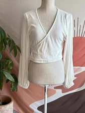 NWT Grade & Gather Women's Size M Top V-Neck Wrap Crop Long Sleeve