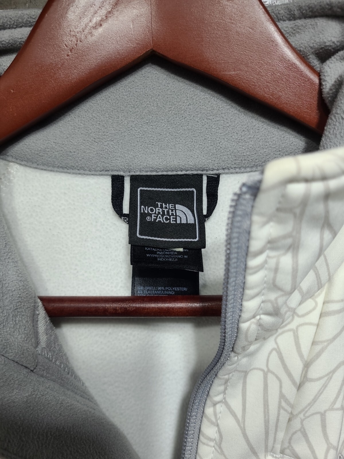 THE NORTH FACE Women’s Softshell Bionic White Pat… - image 6