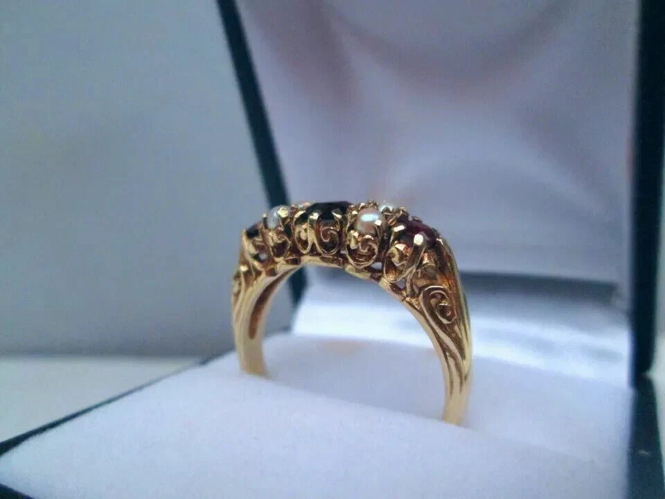 Anillo de boda para mujer de granate rojo creado en laboratorio ovalado de 3 quilates enchapado en oro amarillo de 14 k Foto 4 de 4