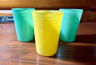 Vintage Set of 3 Retro 4 oz Juice Glasses - 1 Yellow 2 pale blue  Hazel Atlas