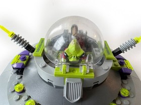 LEGO SPACE 7052 Alien Conquest UFO Abduction Complete w/ minifigures no stickers