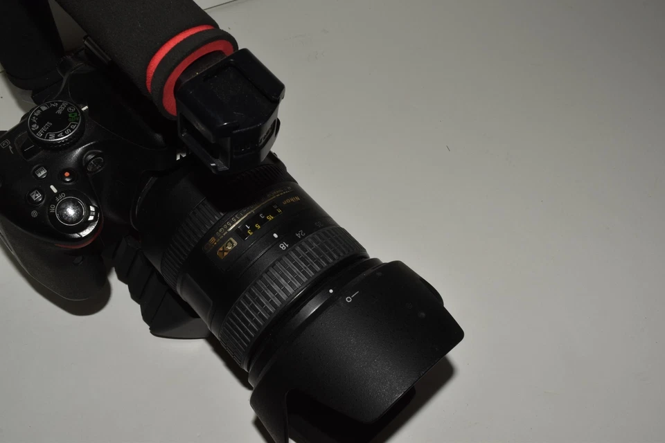 Nikon D5100 Digitalkamera 16.2MP W / AF-S Nikkor 18-200MM 3.5-5.6G II Ed (KVX34) - Bild 3 von 4