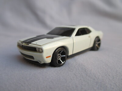 Hot Wheels 08 Dodge Challenger SRT8 Chrysler 2007,Maßstab 1/64,L= 7 cm lose