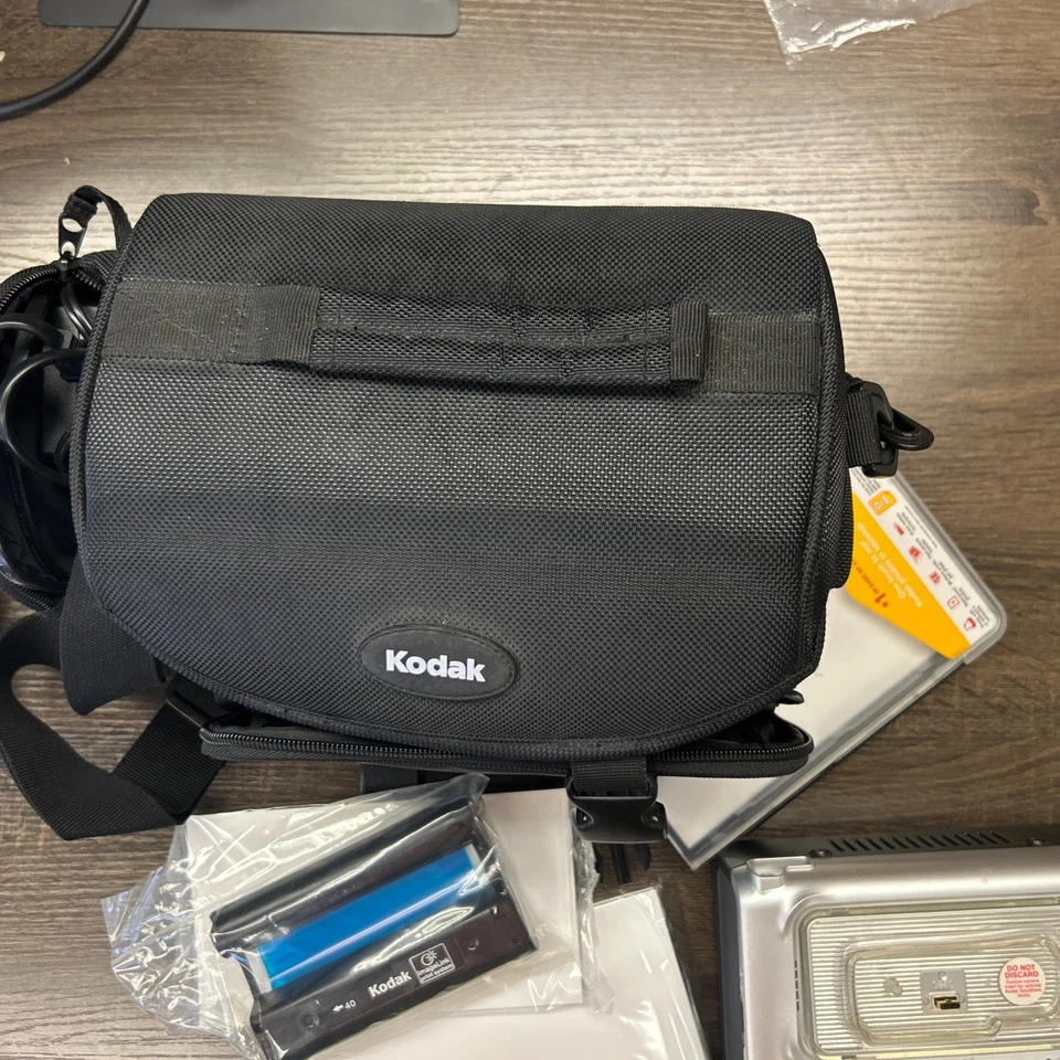 KODAK EasyShare Printer Dock Series 3 with bag and paper (Used) - Image 3 of 4