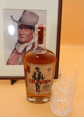 John Wayne - Duke - Kentucky Straight Bourbon Whisky 0,7L (44%) 2 edle Gläser