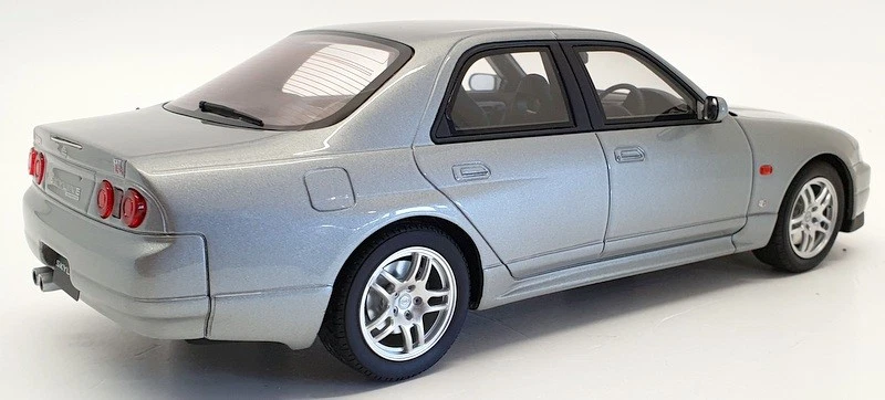 Kyosho 1/18 Scale KSR18041S - Nissan Skyline GT-R 40th Anniversary - Silver - Image 2 of 4