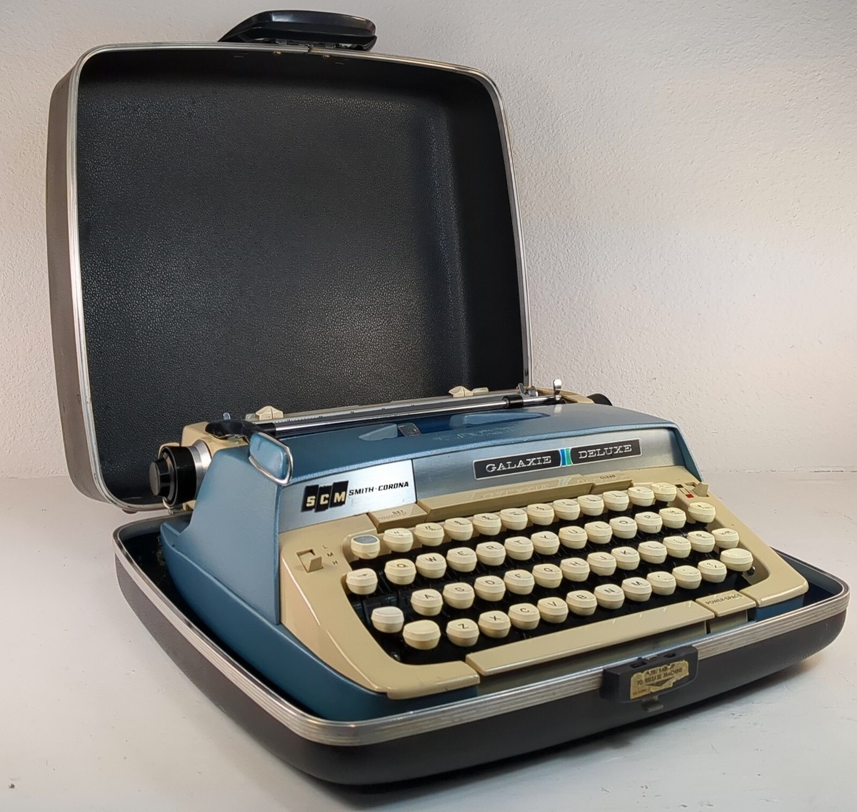 Vintage SCM Smith Corona Galaxie Deluxe Manual Portable Typewriter