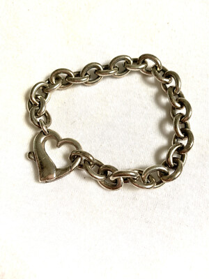 Beautiful silver 925 heart bracelet With A Hidden Lock
