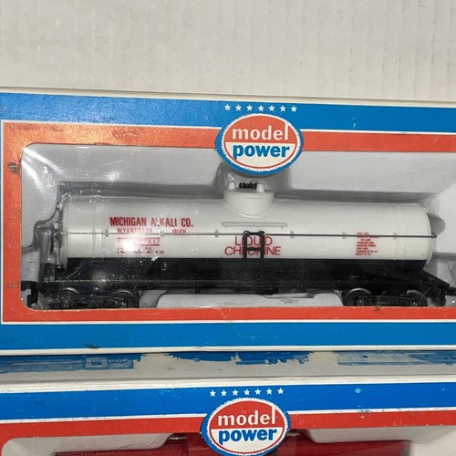 HO FREIGHT CARS 4 TYPES SOLD TOGETHER RTR. - Picture 4 of 5
