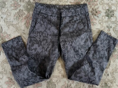BEVY FLOG Shely Sz 26 Gray Black Snakeskin Python Elastic waist Pant Jogger