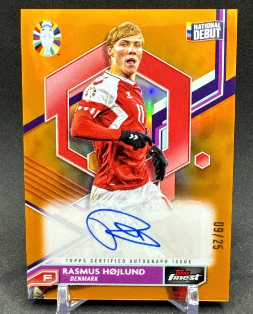 2023-24 Topps Finest UEFA Euro Rasmus Højlund Denmark Orange Refractor Rookie Card /25