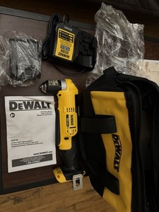 DEWALT 20V MAX Right Angle Drill/driver DCD740 1 Battery 1 Charger 1 Bag
