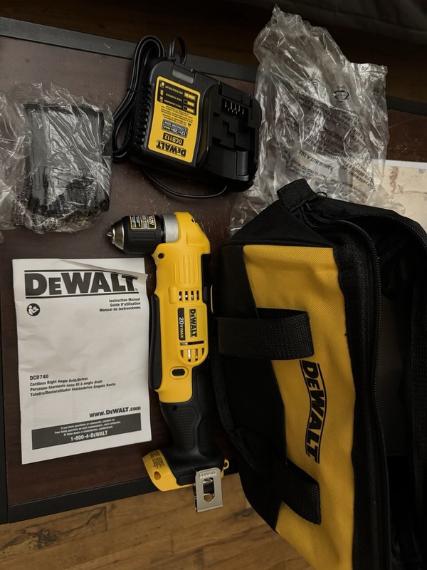 DEWALT 20V MAX Right Angle Drill/driver DCD740 1 Battery 1 Charger 1 Bag