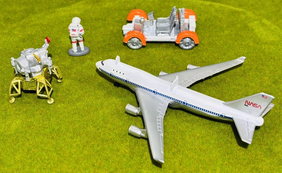 Real Toy - NASA Space Lot - Lunar Rover, Boeing Plane, Landing Module, Astronaut - Image 4 of 4