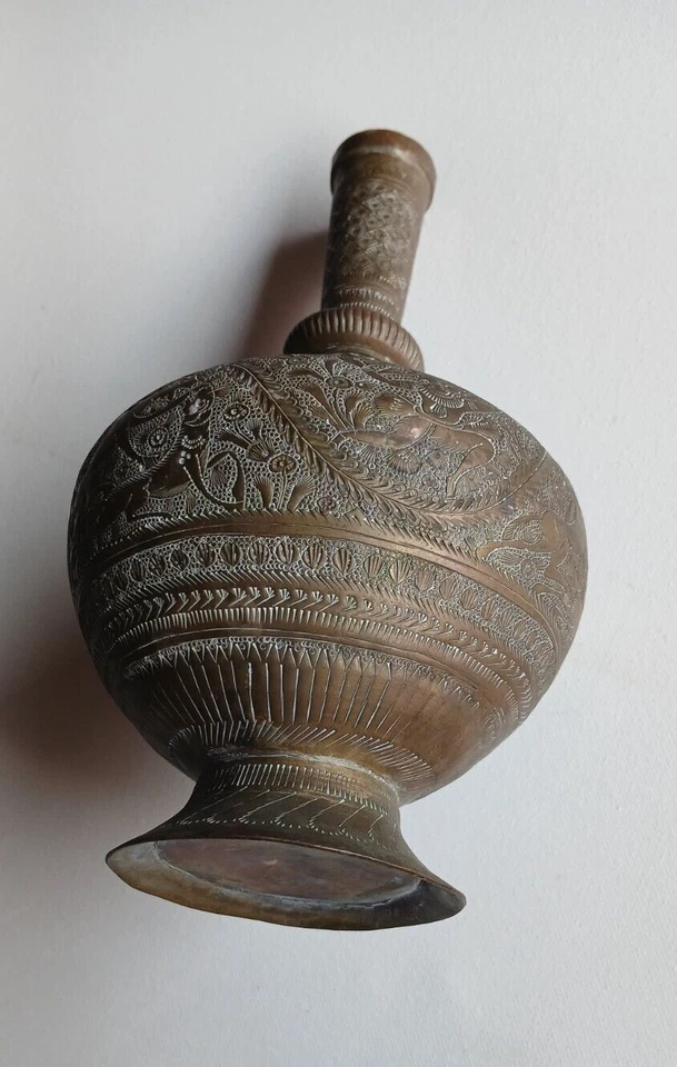 Vaso antigo indiano Surahi Mughal garrafa de cobre com design gravado, água/vinho - Imagem 2 de 3