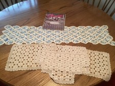 COUREUR AU CROCHET, NAPPERONS, LIVRE DE PATRONS