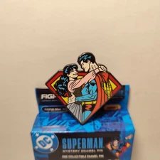 Superman & Lois Lane Y698 Enamel Pin Common FigPin Mini Official Badge