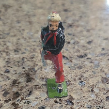Britains 1971 Vintage Lead Native American Running Figure w/ Rifle