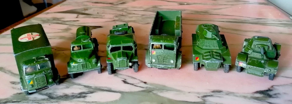 SET 8 MILITARY DINKY TOYS MECCANO LTD - VINTAGE ANNI '60  - Immagine 2 di 4