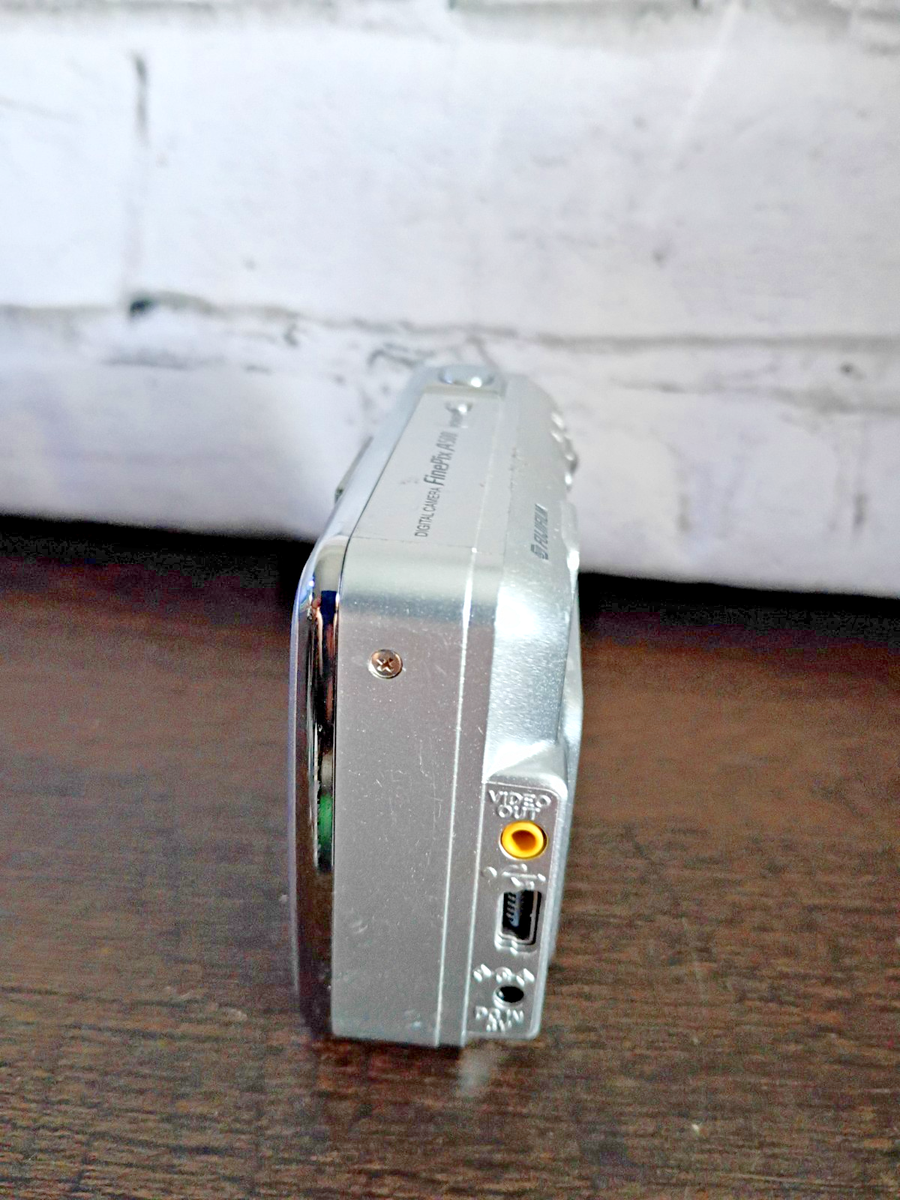Fujifilm FinePix 5.1メガピクセル シルバー Fujifilm FinePix A Series A500 5.1MP Digital Camera - Silver for