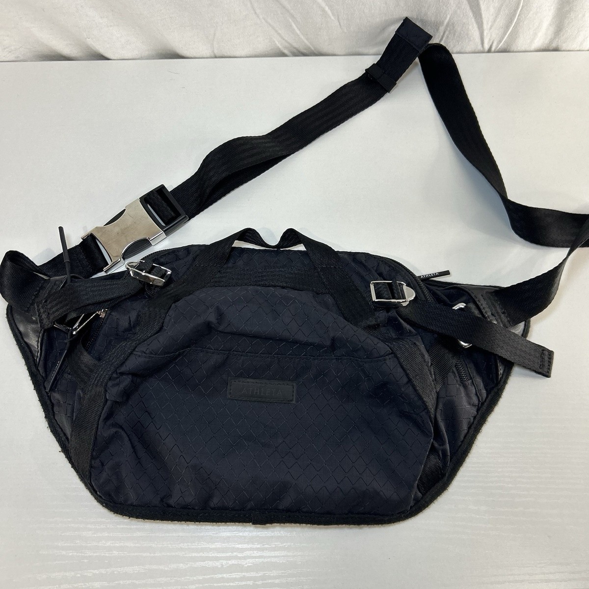 ATHLETA Black LARGE Excursion Waist Bag CONVERTIBLE Crossbody