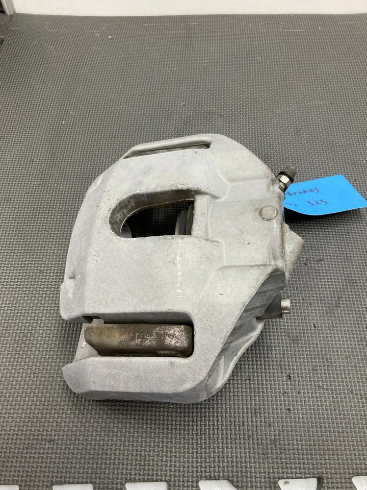 04-07 Pinza de freno delantera izquierda conductor BMW 525i OEM Foto 2 de 4