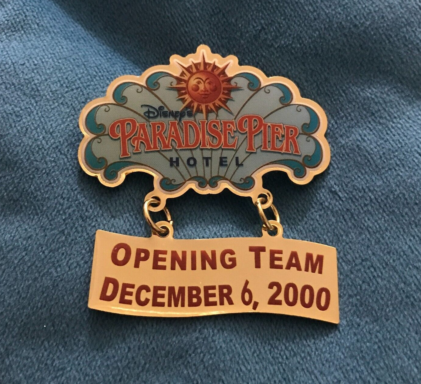 Disney's Paradise Pier Hotel Pin Opening Team 2000 DLR Cast Member Exclusive
