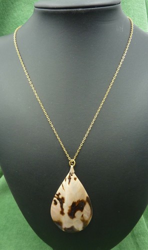 Natural Shell Pendant and 18" chain - Brown and White Shell - Picture 4 of 5