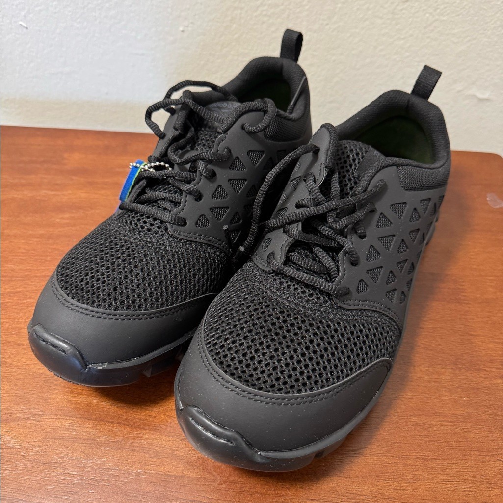 Reebok Men's Black Athletic Shoes - Size 7