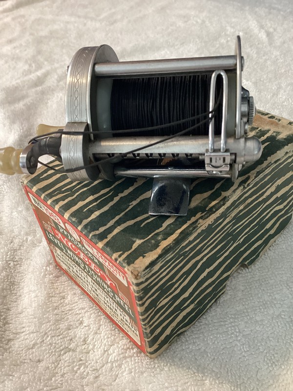 Fishing Reels-A VINTAGE  PFLUEGER NOBBY 1963 Baitcast reel