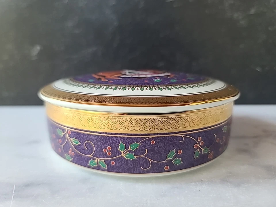 Plato con tapa Mikasa Christmas 1999 Eight Maids Of Milking Foto 4 de 4