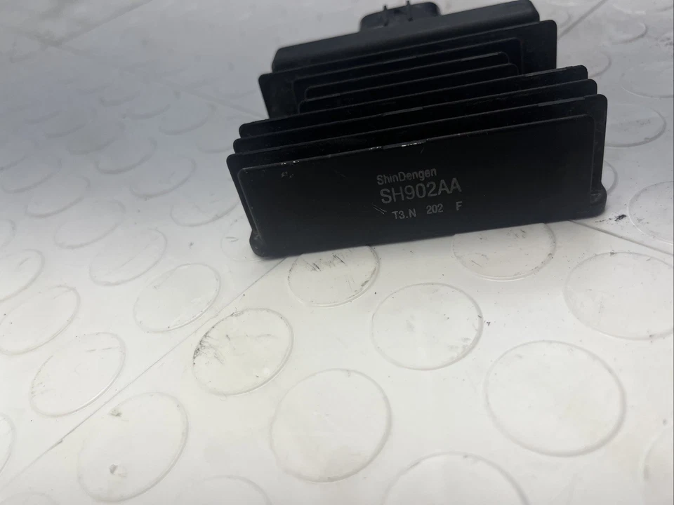 KAWASAKI NINJA 650R EX650C 2017-2023 RECTIFICADOR REGULADOR DE VOLTAJE OEM Foto 3 de 4