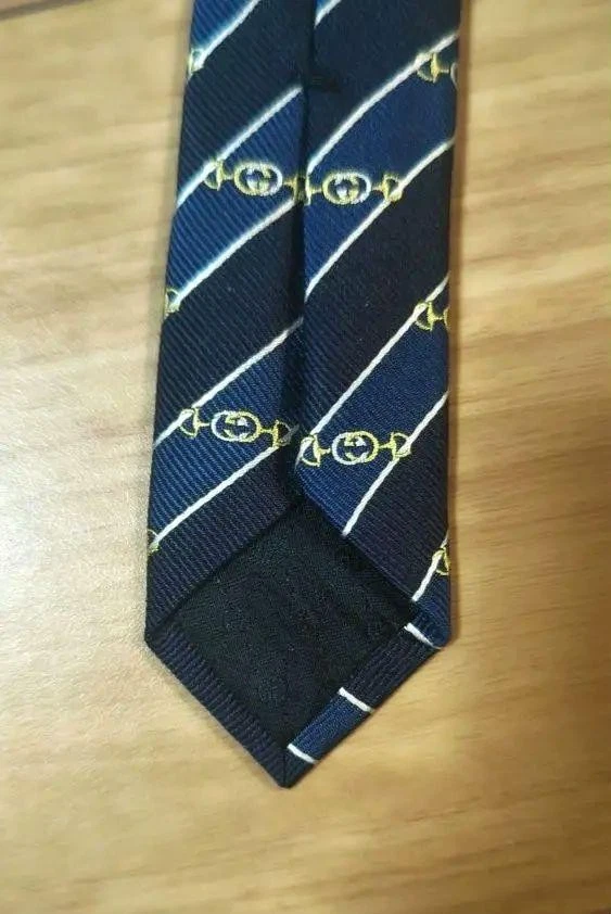 Gucci Neck Tie Skinny Navy White Stripe 100%Silk Italy unused mint gift F/S - Image 4 of 4