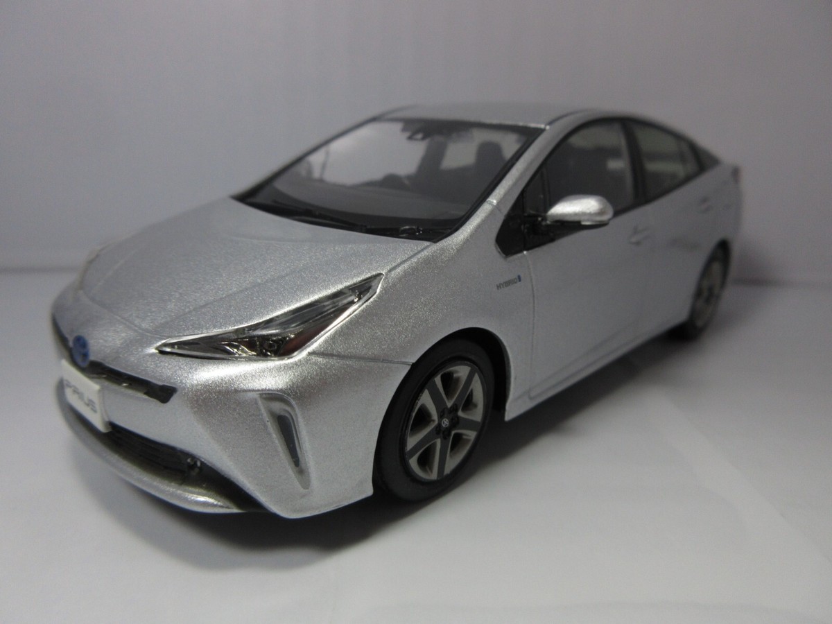 1:30 Toyota PRIUS Silver Metallic No Box Color Sample Die