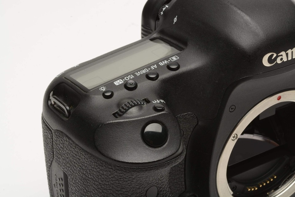 Canon EOS 5D Mark III body, boxed, batt+charger+manuals+cables+strap