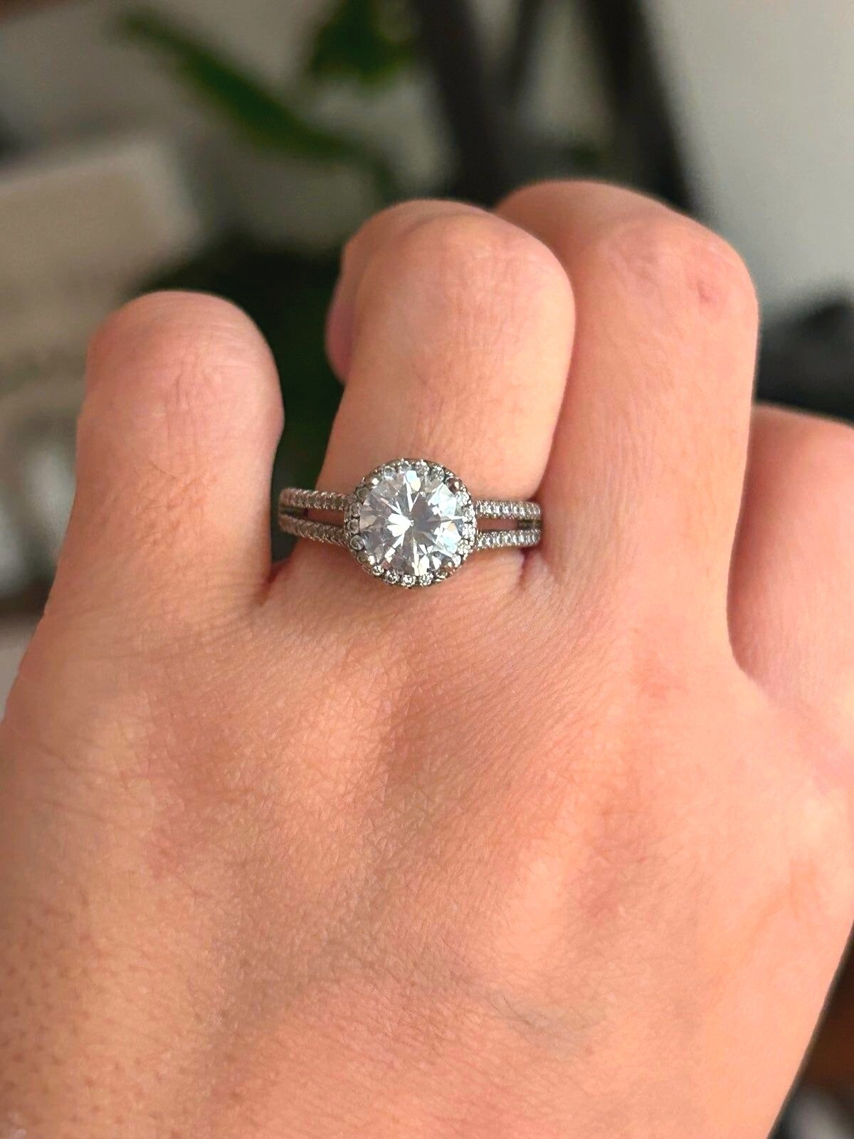 Lovely Solitaire Ring - image 7