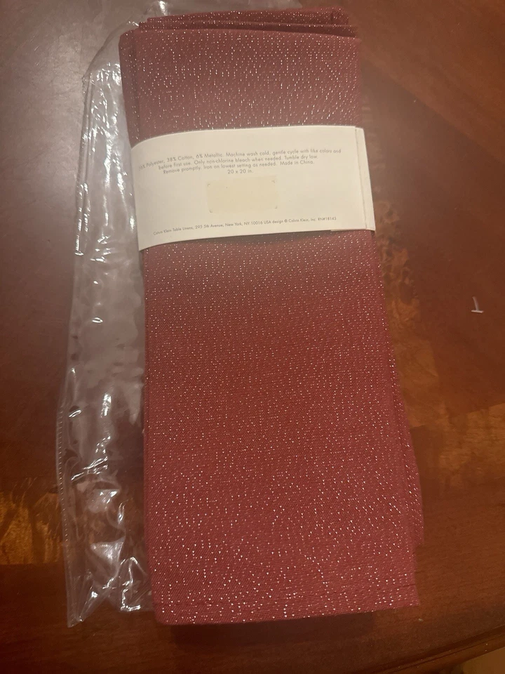 Juego de seis servilletas brillantes Calvin Klein 20 X 20 metálicas borgoña de lujo NUEVO Foto 2 de 4