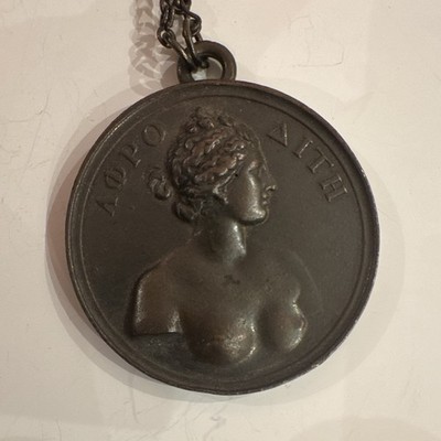 Antoine Bovy Aphrodite & Eros Bronzemedaille 19. Jh. Anhänger A. BOVY F.