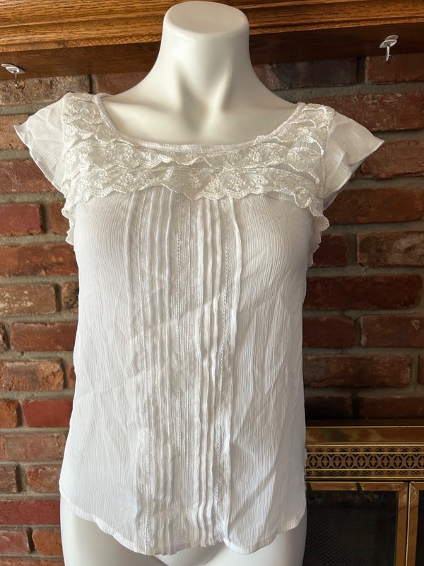 Junior's HOLLISTER Embroidered & Lace SHIRT Size Medium White Sheer Tank Top