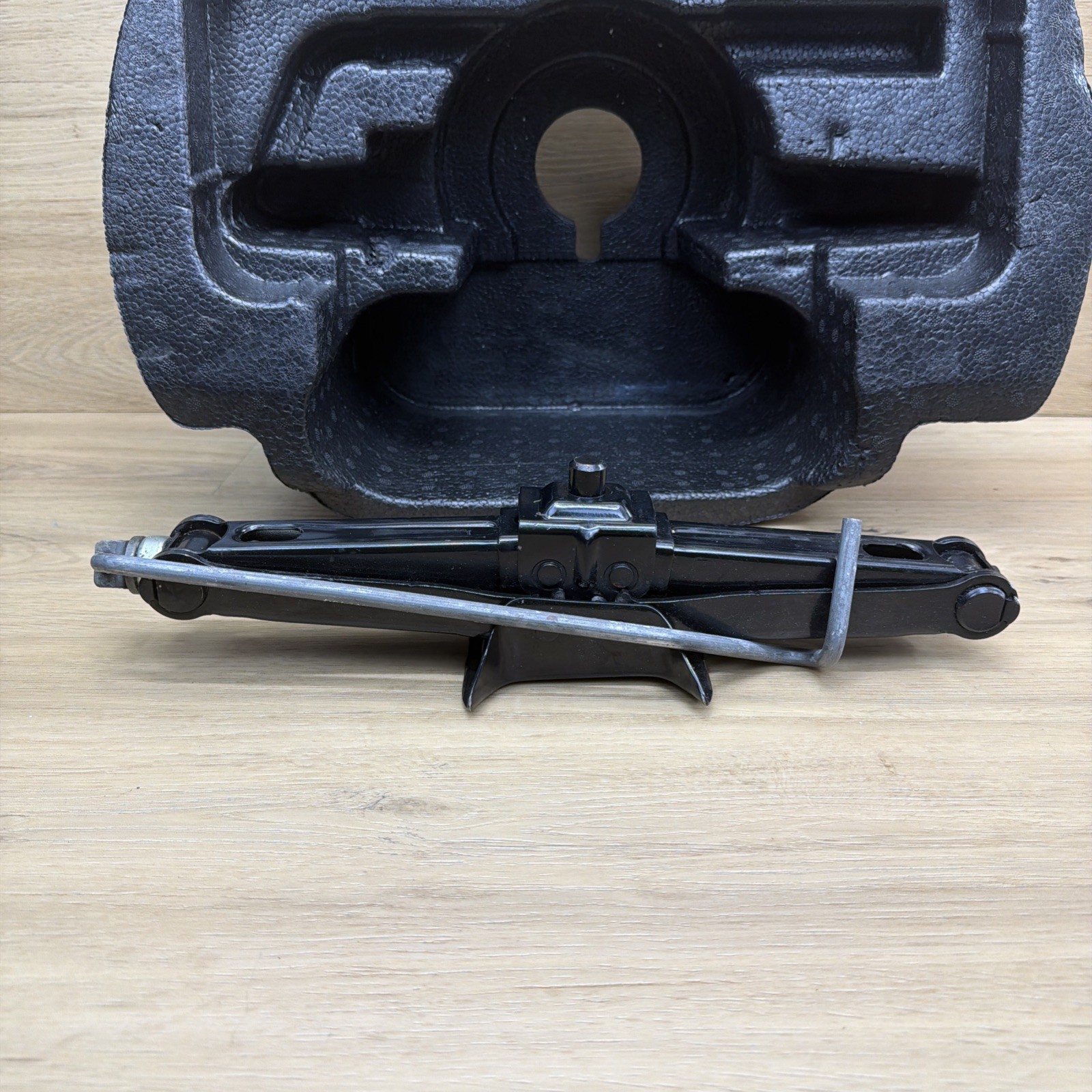 🟢 Maserati Ghibli M157 Quattroporte Emergency Spare Tire Jack Tool Kit Oem🟢