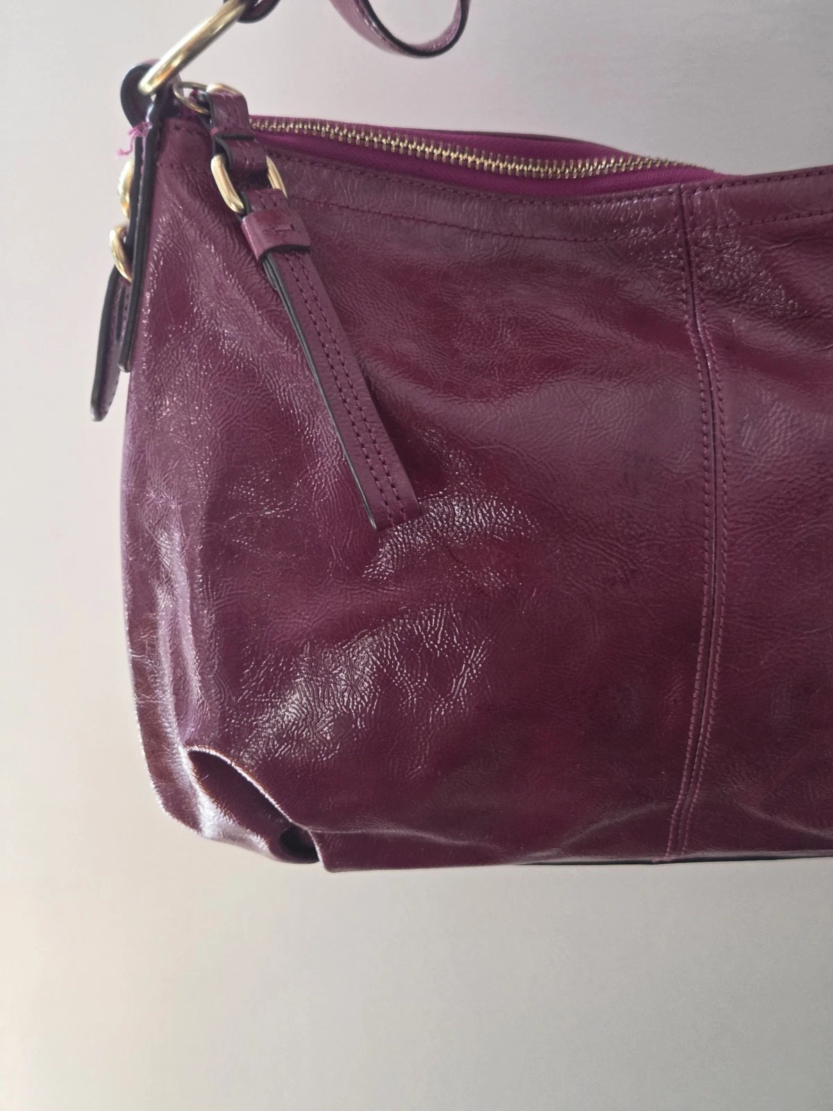 Borsa a tracolla Coach Plum Berry in pelle verniciata Mia vedi foto