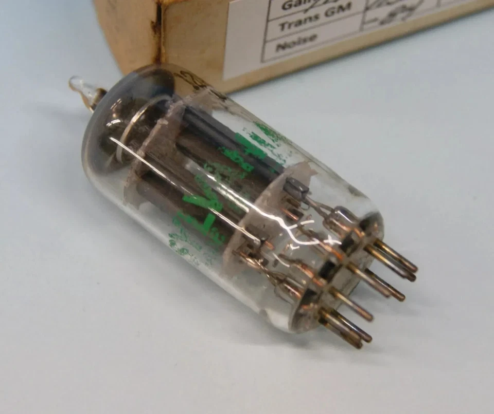 60s Sylvania 12AU7A ECC82 Largo Gris Placa Halo Getter Maxi-Pre Prueba Nuevo de Lote Antiguo+ bn3619 Foto 2 de 4
